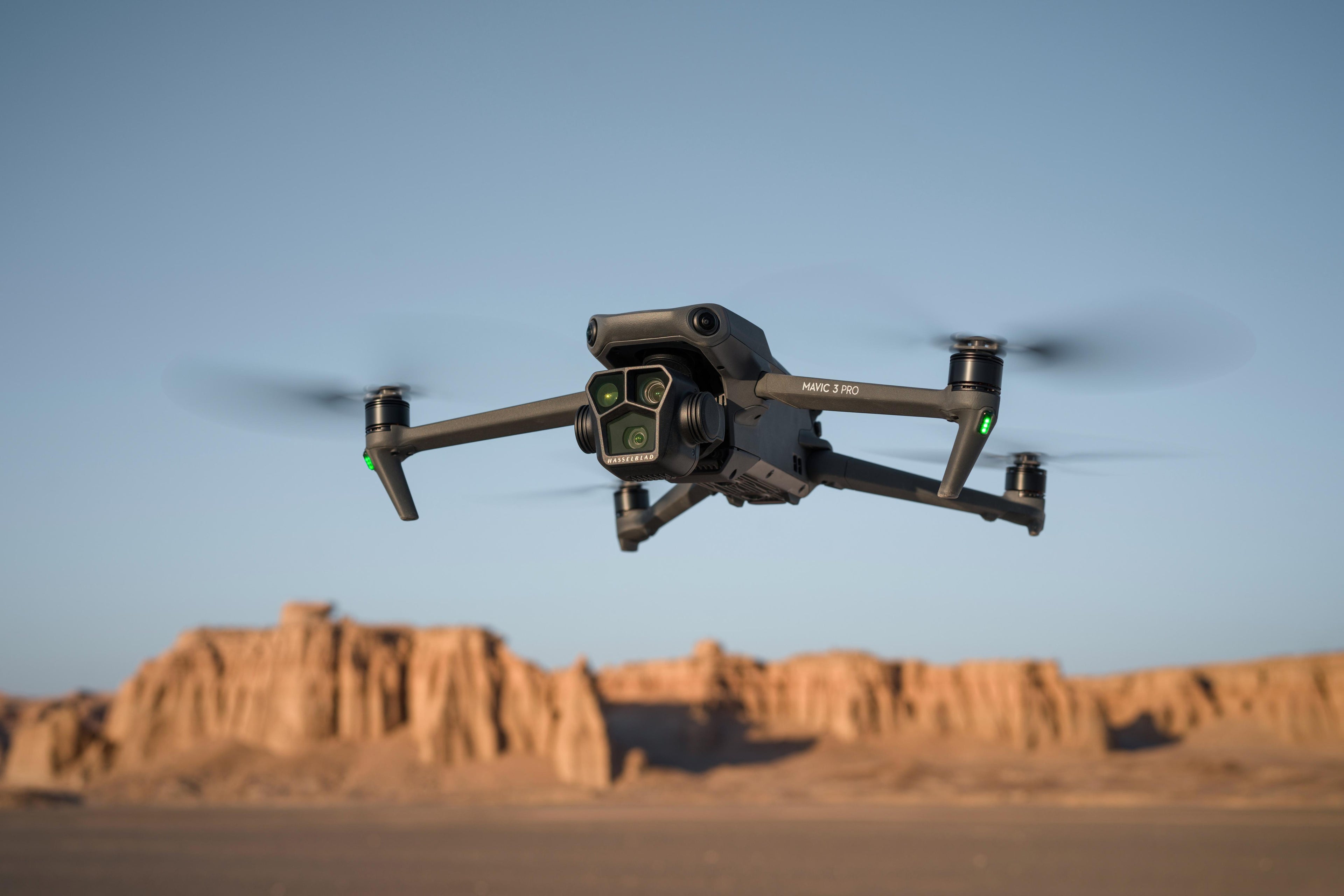 DJI Mavic 3 Pro | Triple-Camera AI Drone