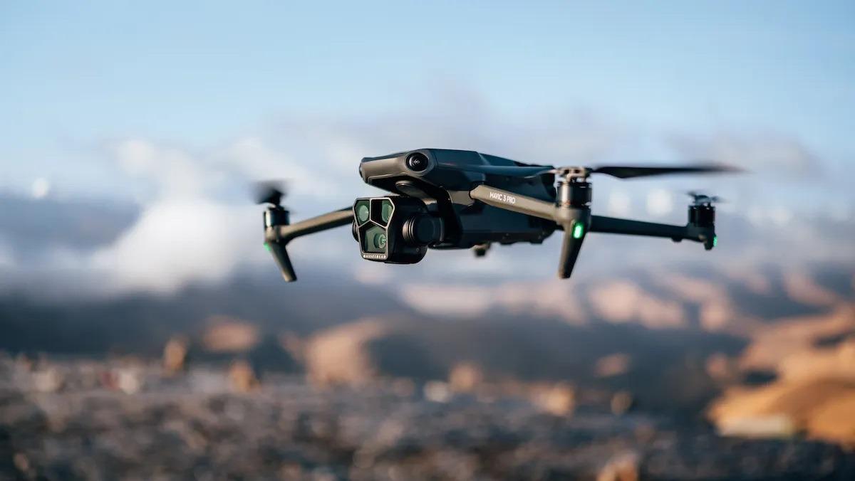 DJI Mavic 3 Pro | Triple-Camera AI Drone